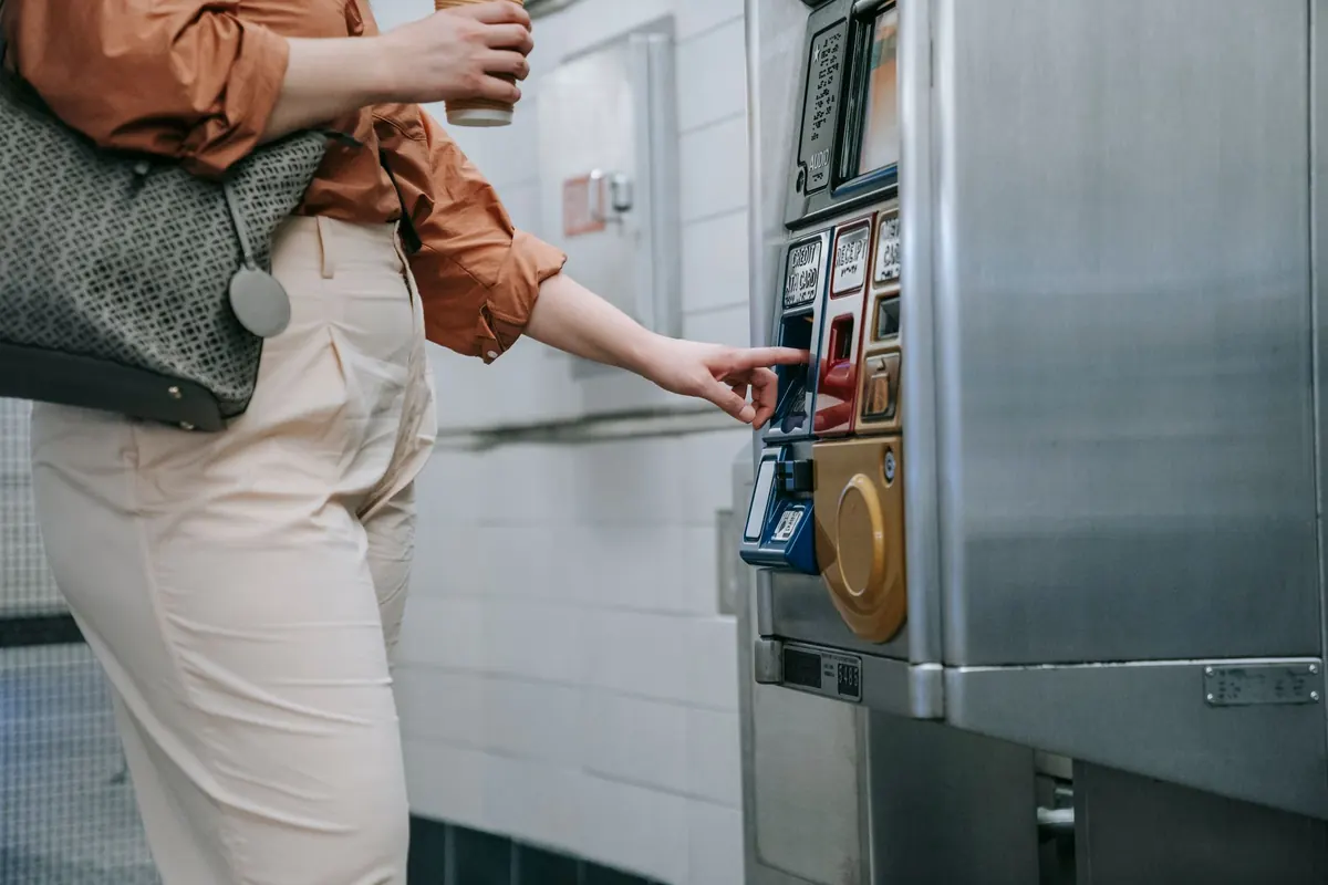 Comparing London Travelcards, Oyster, and Contactless: Which Is Cheapest for Your Commute?